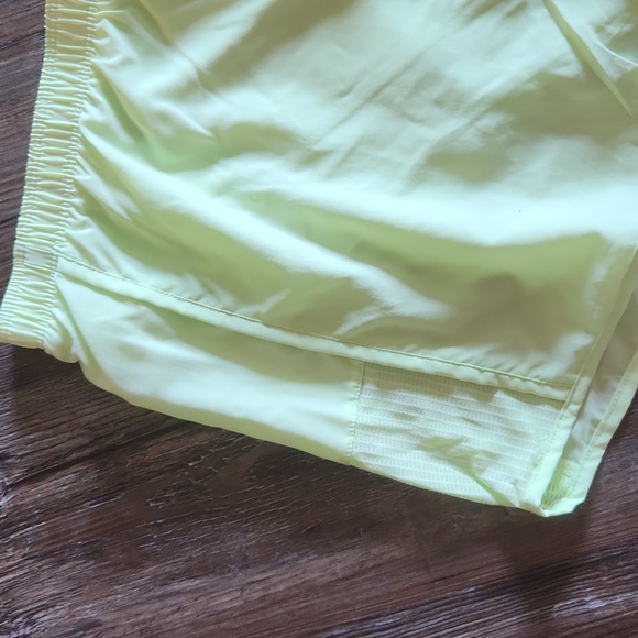 BNWT Reebok Relaxed Shorts - Picture 2 of 4